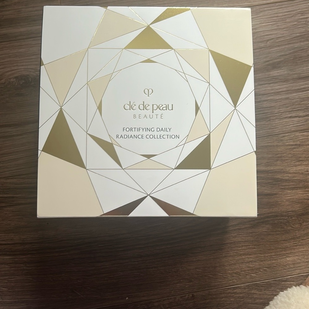 Clé de Peau Beauté Fortifying Daily Radiance Collection